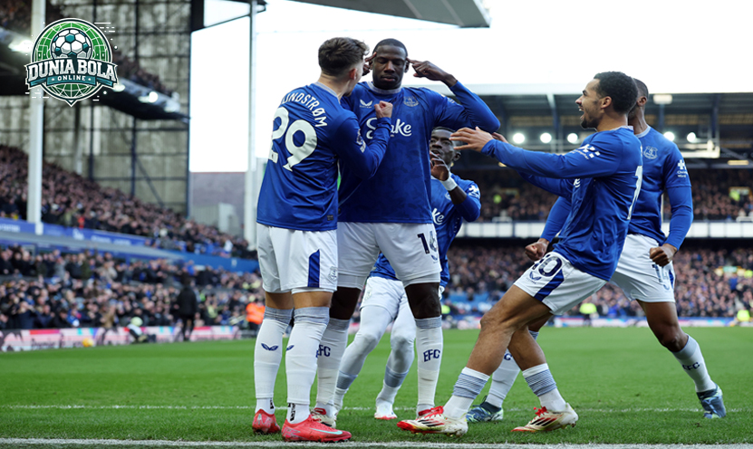 Abdoulaye Doucouré mencetak gol tercepat dalam sejarah Premier League